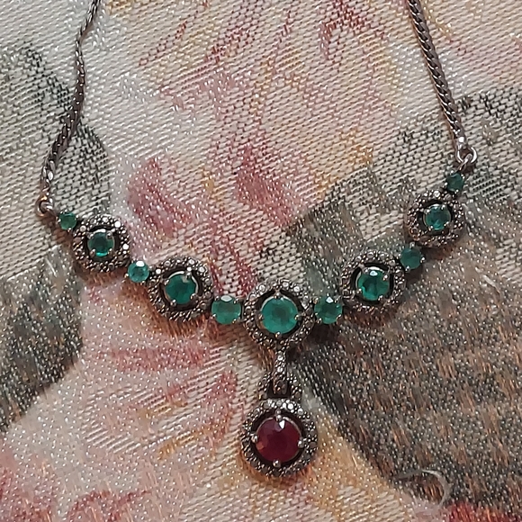 Victorian inspired Emerald and natural white zircon Sterling Silver Necklace - Picture 12 of 13